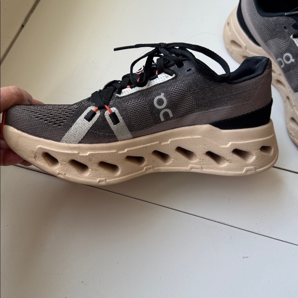 On Cloud Womens Running Black and Beige Sneakers - Picture 2 of 4